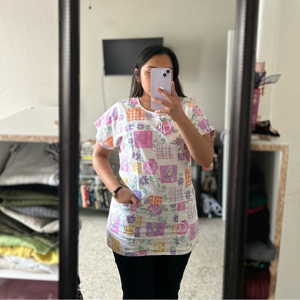 🌸✨ Flowered Scrub Top | Barcotton | Medium